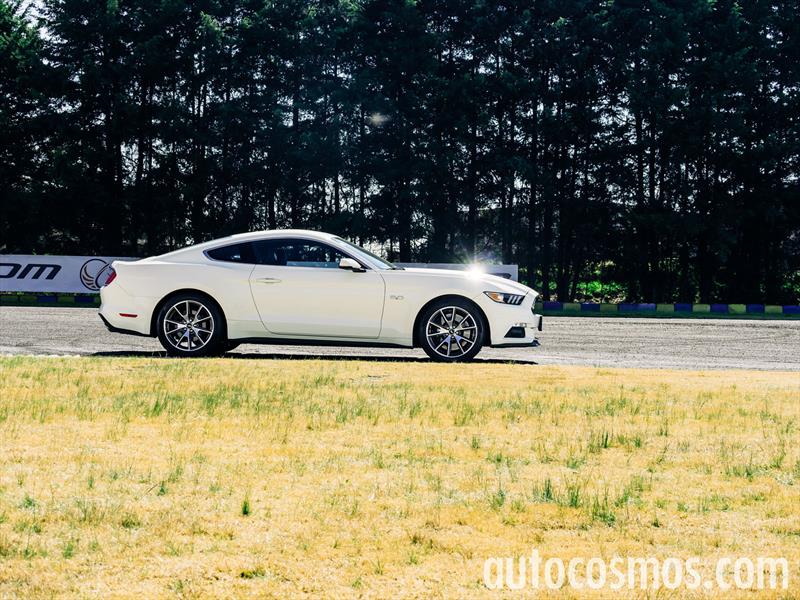 Ford Mustang 2015 50 aniversario