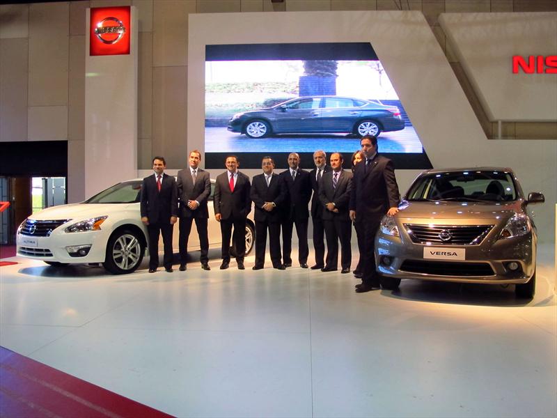 Nissan Altima y Versa en el Salón de BA 2013
