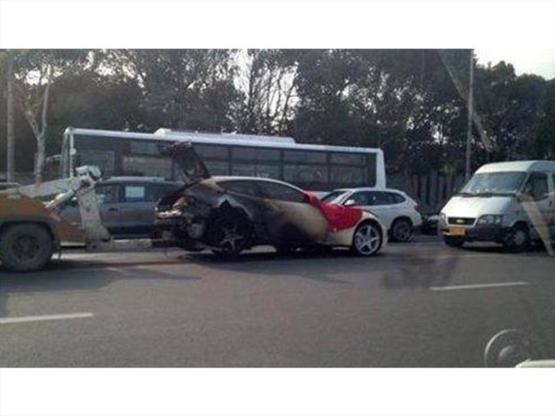 Ferrari FF en llamas