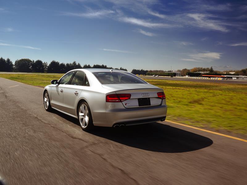 Audi S8 2014