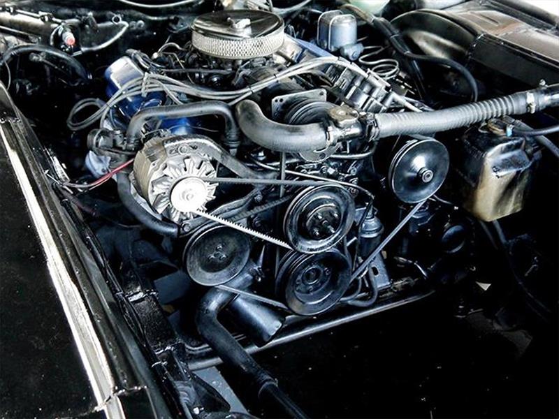 CadillacEldorado 1977 de ocho ruedas