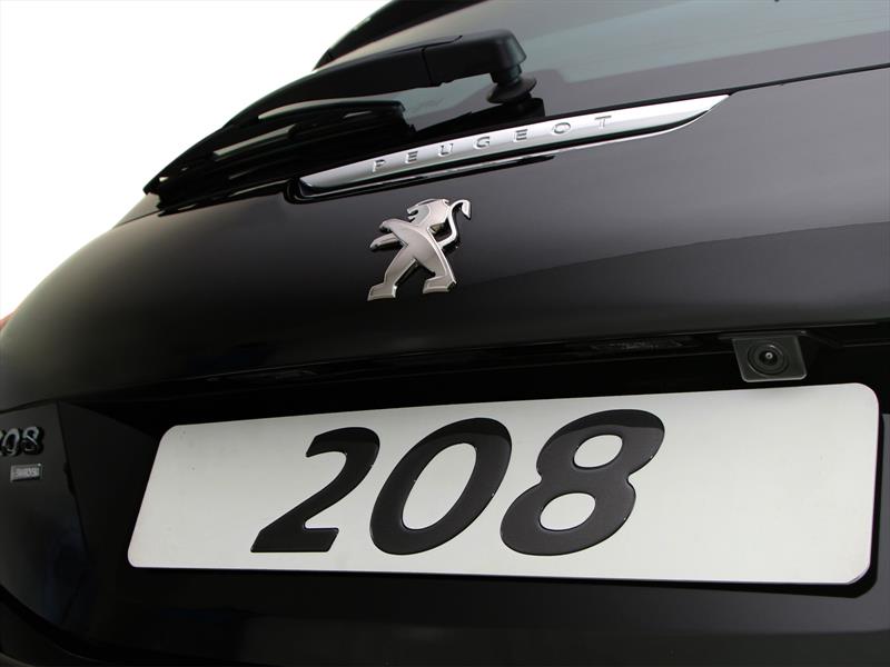 Peugeot 208 by Swarovski 2016