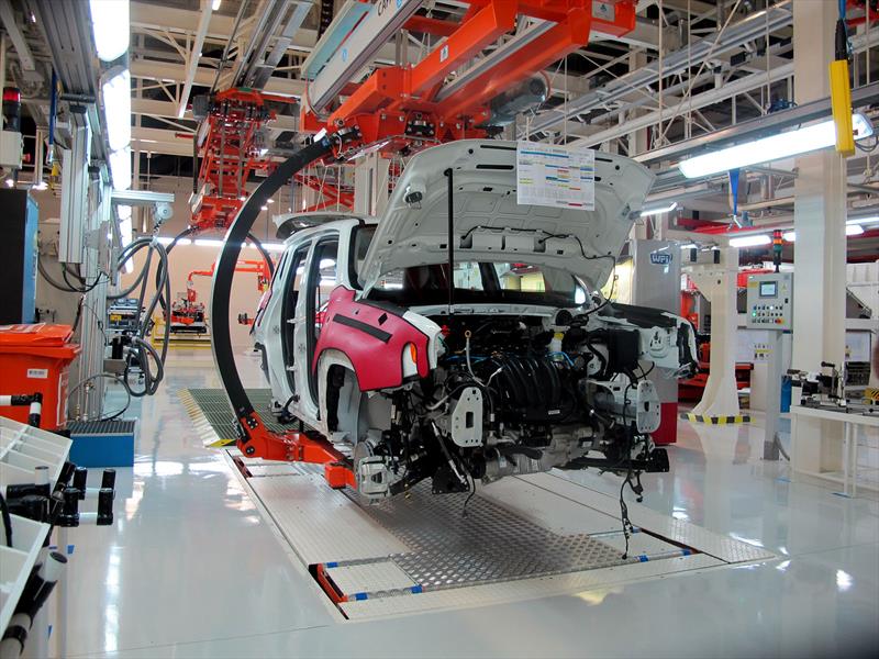 Jeep inaugura su fábrica en Brasil