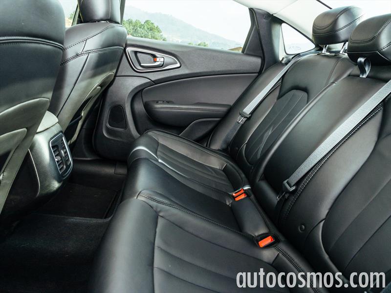 Chrysler 200 2015
