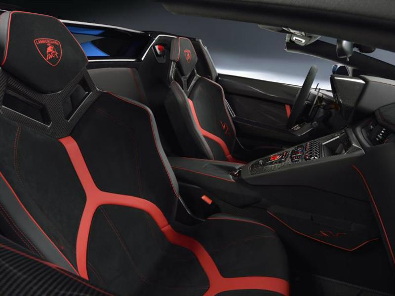 Lamborghini Aventador LP750-4 SV Roadster