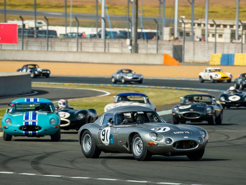 Jaguar brilla en Le Mans Classic 2016