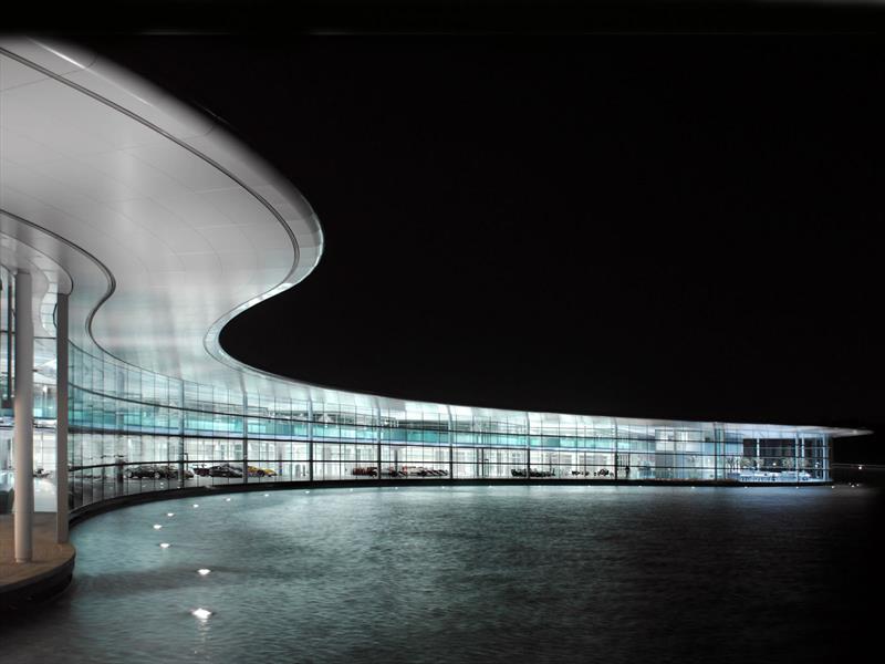 McLaren celebra 50 años en la competición