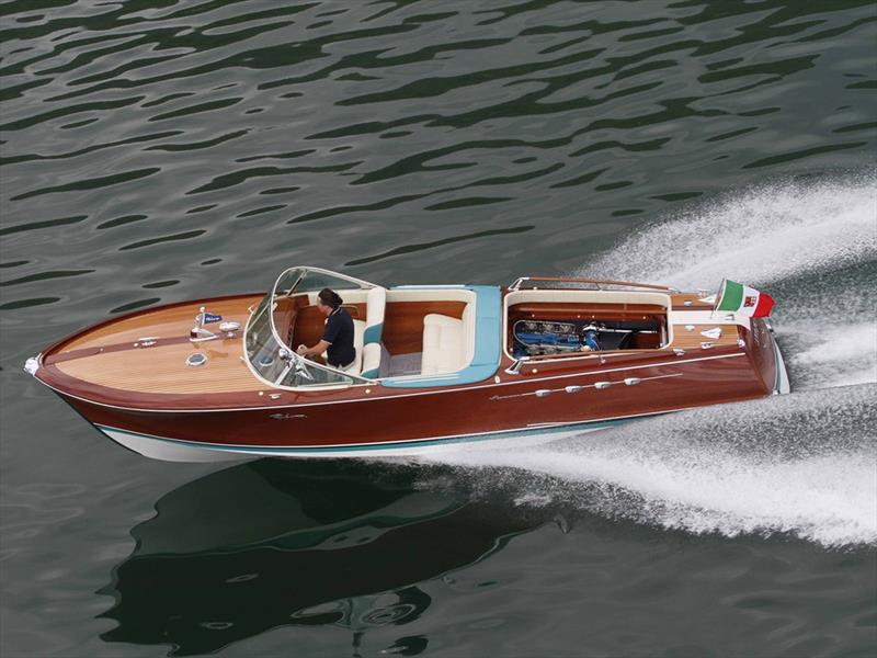 Riva Aquarama Lamborghini con dos V12