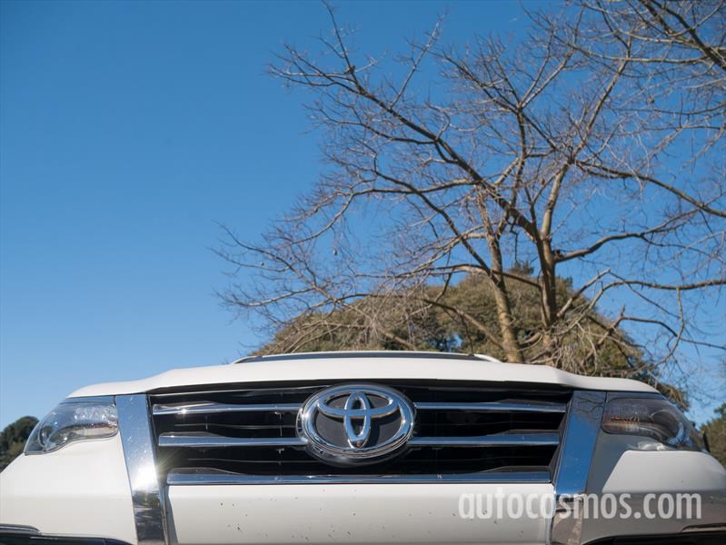 Nueva Toyota SW4 a prueba