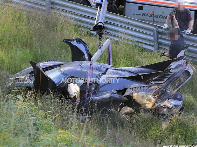 Koenigsegg One:1 destriudo en el Infierno Verde