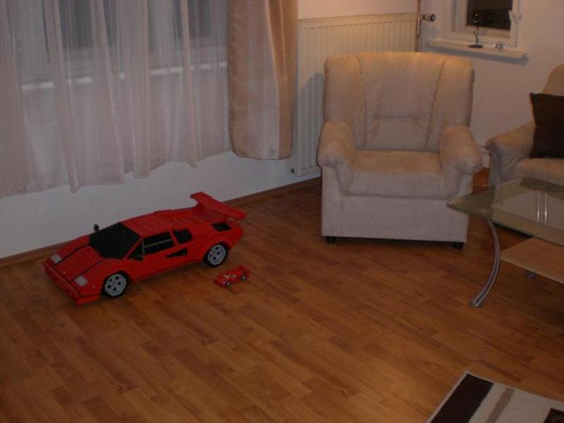 Lamborghini Countach construido con piezas de LEGO