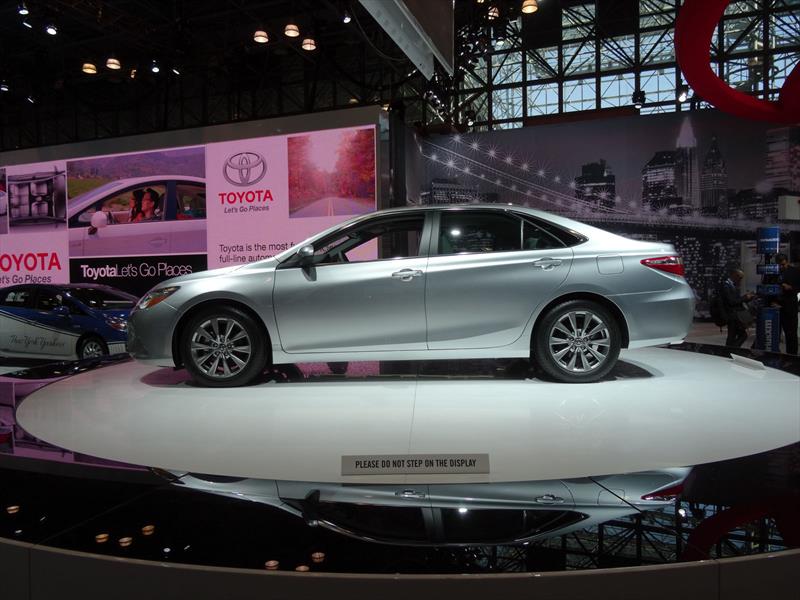 Toyota Camry 2015 se presenta