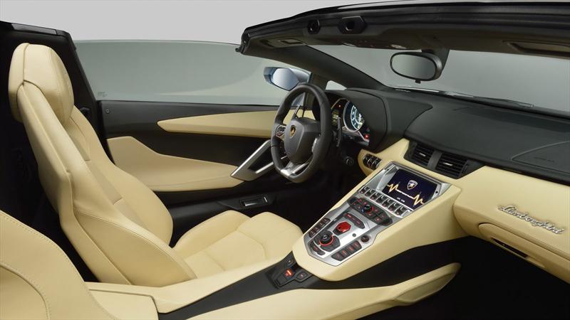 Lamborghini Aventador LP-700-4 Roadster