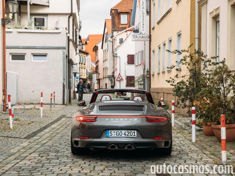 Porsche 911 Carrera 4 Cabriolet 2017