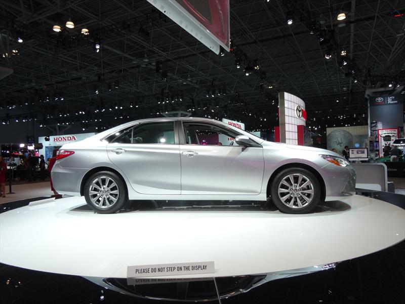Toyota Camry 2015 se presenta