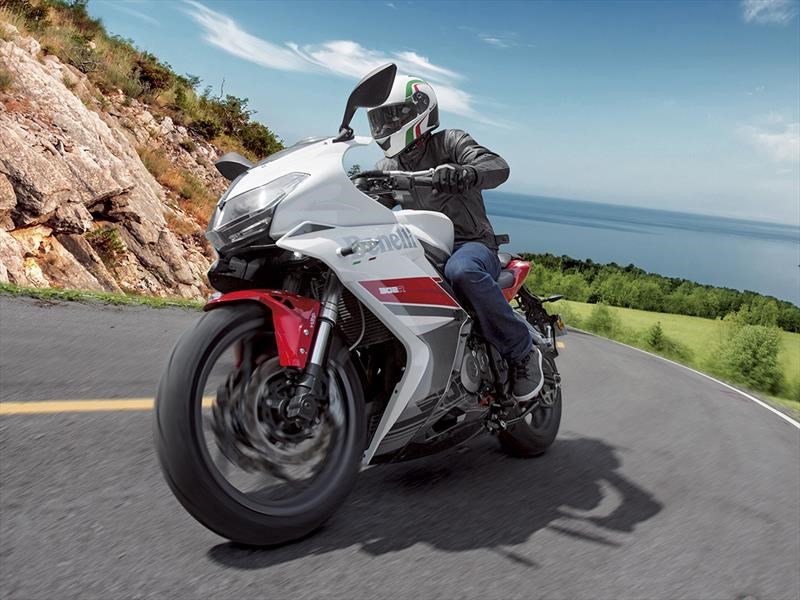 Benelli 302 R