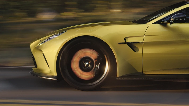Aston Martin Vantage 2025