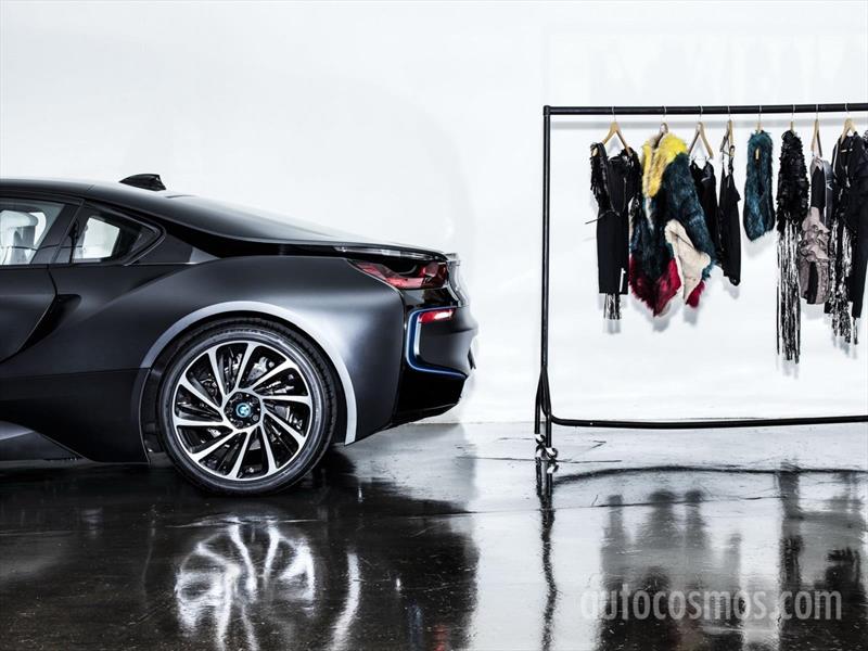 Carbon Dress, el vestido inspirado en el BMW i8