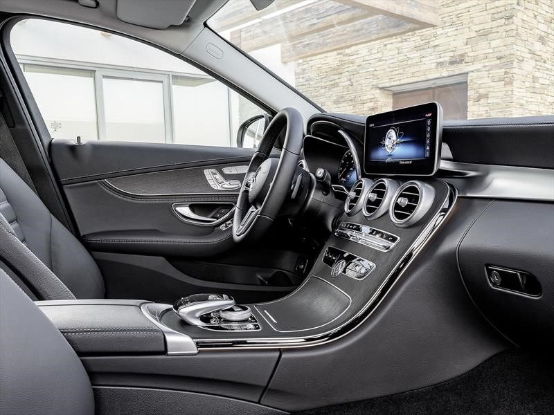 Mercedes-Benz Clase C se actualiza