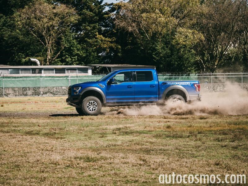 Ford Lobo Raptor 2017 y Yamaha YXZ 1000 R
