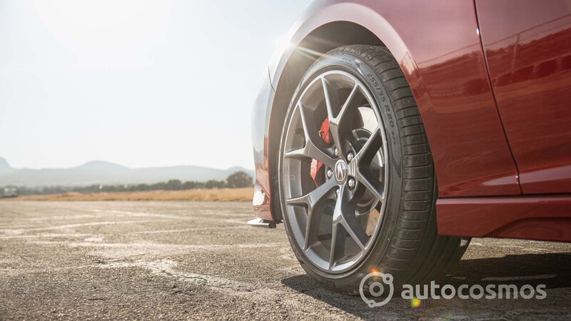 Acura  TLX Type S 2022 a prueba