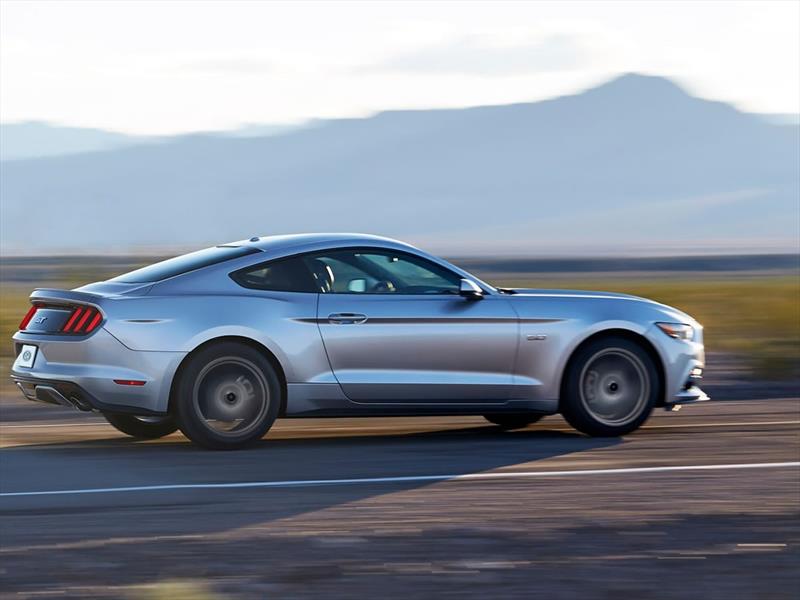 Ford Mustang 2015 se presenta en LA