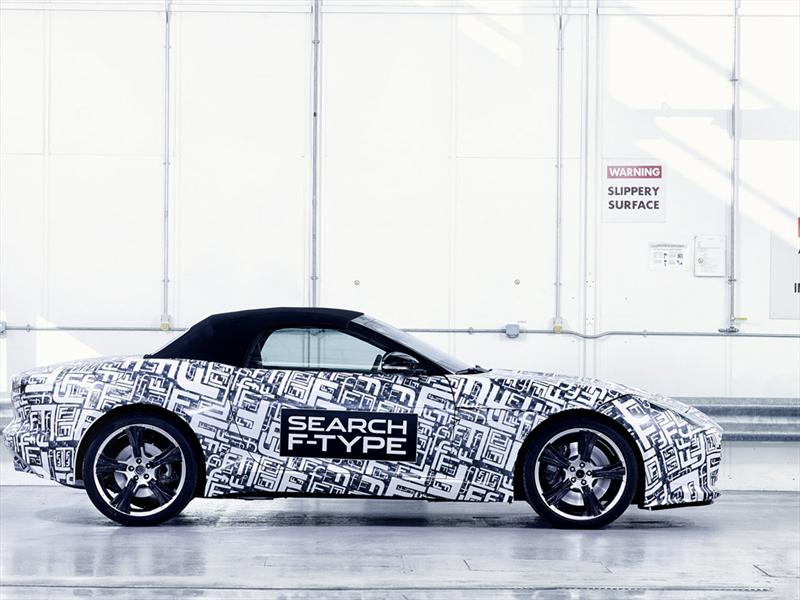 Jaguar F-Type camuflado