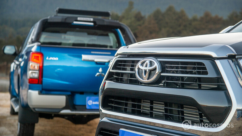 Mitsubishi L200 2021 VS Toyota Hulix 2021