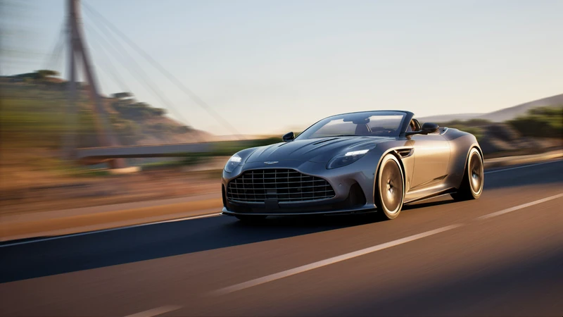 Aston Martin DB12 Volante 2024