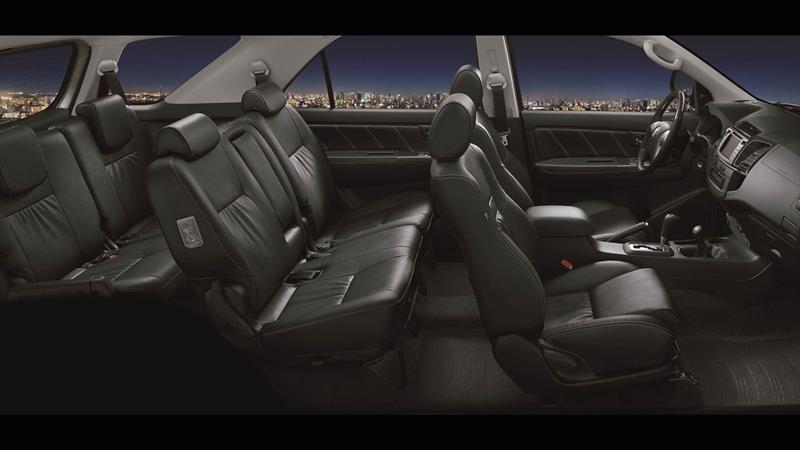 Toyota renueva el interior de sus Hilux y SW4