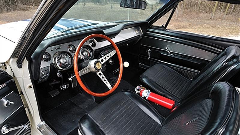 Shelby GT Super Snake 1967 de USD $1.3 millones