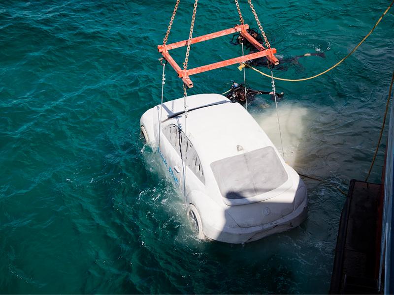 VW Beetle en el lecho marino del caribe
