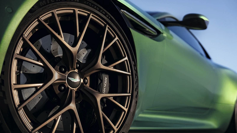 Aston Martin DB12