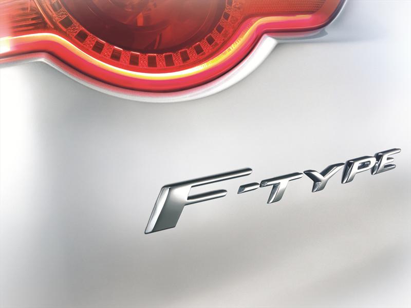 Jaguar F-Type camuflado