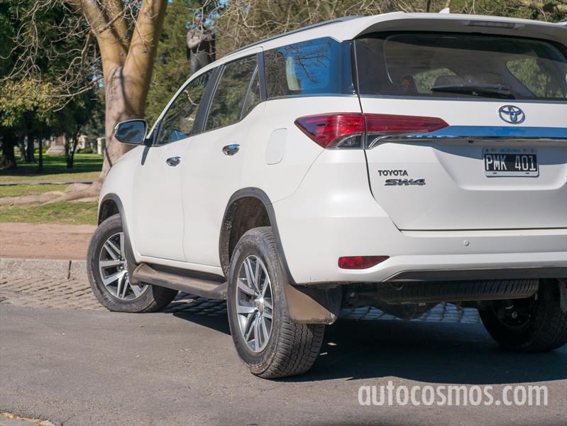 Nueva Toyota SW4 a prueba