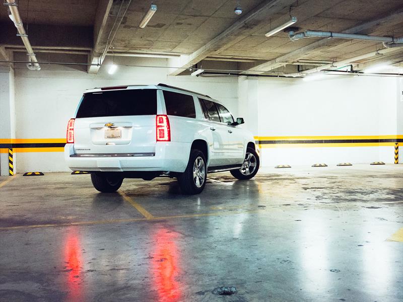 Chevrolet Suburban 2015