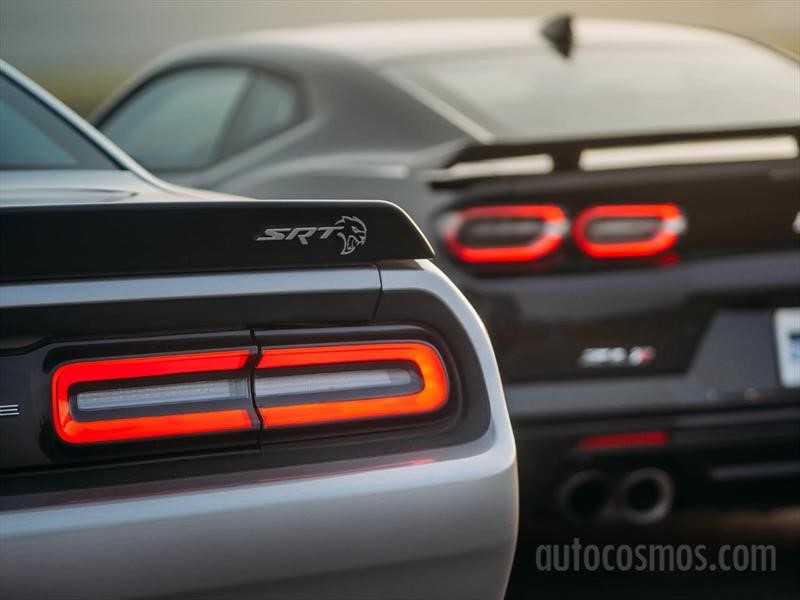 Camaro ZL1 vs Challenger SRT Hellcat Widebody