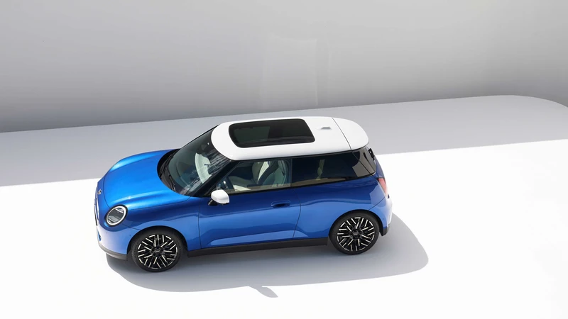 (-) EMBARGO MINI Cooper EV 2024