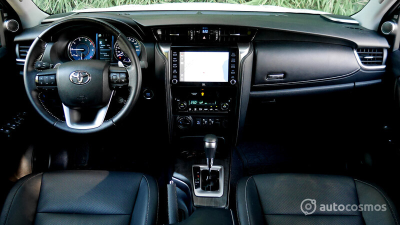 Test Drive Toyota Hilux 2021