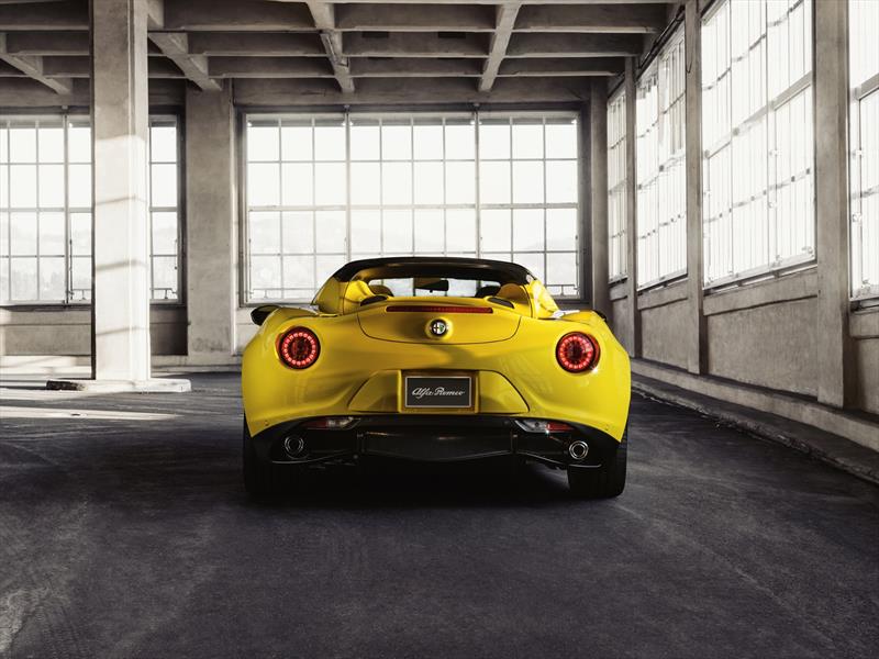 Alfa Romeo 4C Spider 2015
