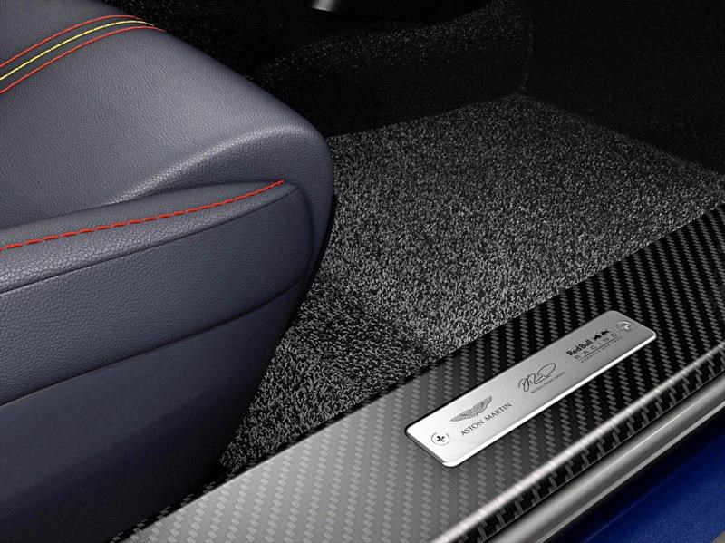 Aston Martin Vantage S Red Bull Edition 2017