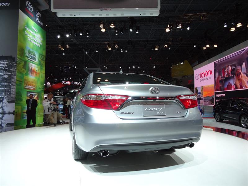 Toyota Camry 2015 se presenta