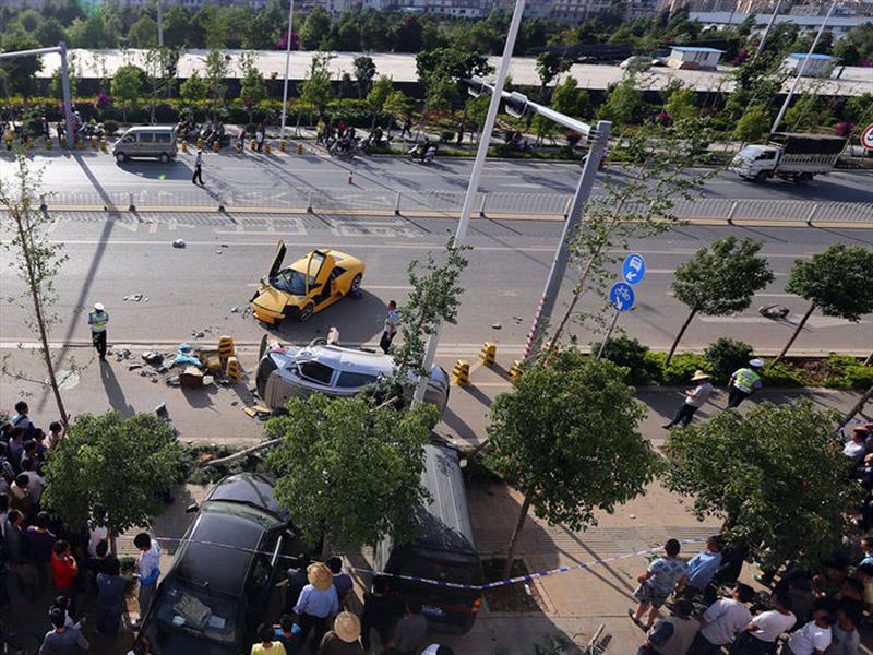 Lamborghini Murciélago chocado en China