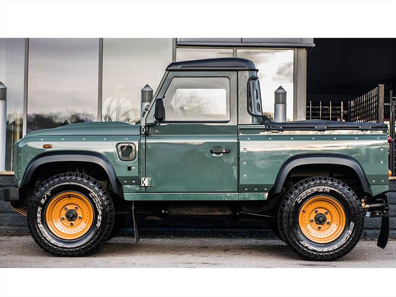 Land Rover Defender Pickup por Khan Design