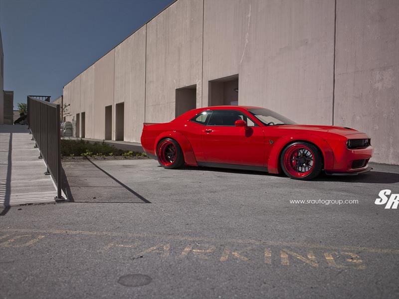 Dodge Challenger SRT Hellcat por SR Auto Group