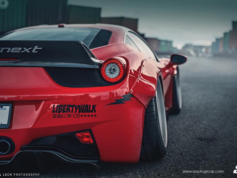 Liberty Walk Ferrari 458 Italia con rines PUR