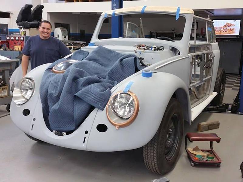 Un Vocho convertible gigante