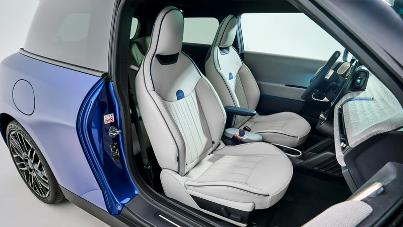 (-) EMBARGO MINI Cooper EV 2024