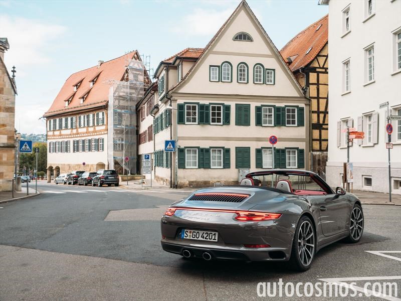 Porsche 911 Carrera 4 Cabriolet 2017