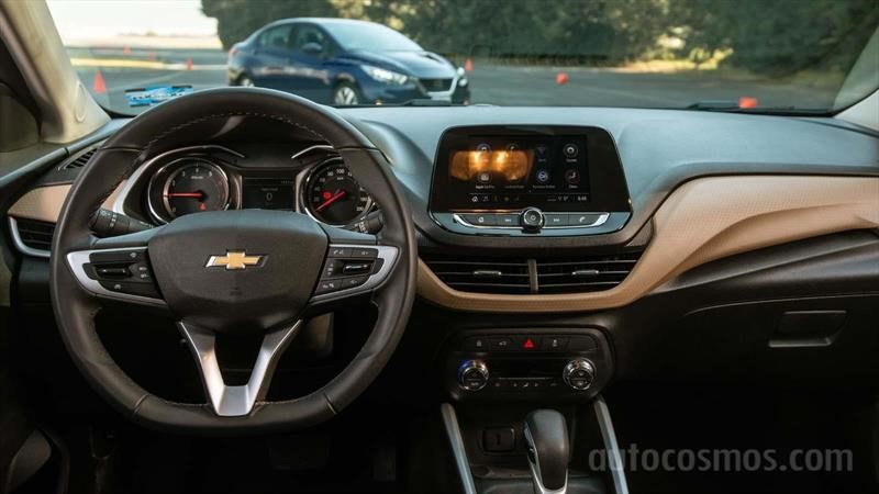 Chevrolet Onix vs Nissan Versa